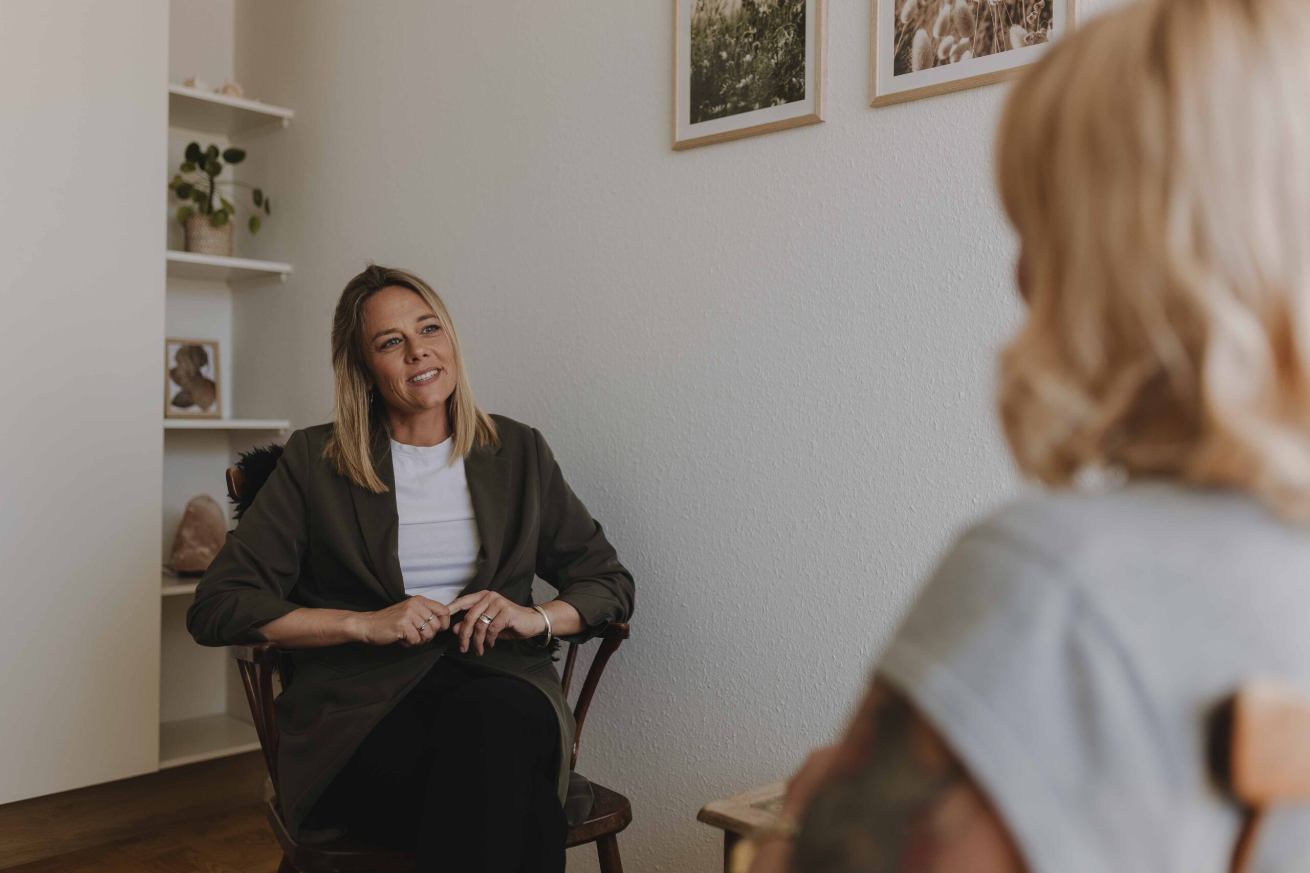 Jeanet Bertram tilbyder healing og clairvoyance sessioner og forløb.